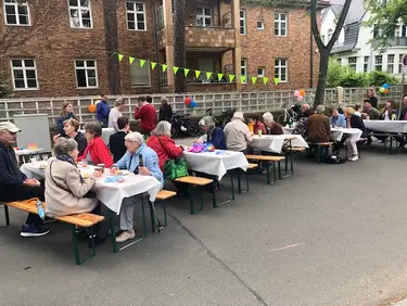 Nachbarn Von-Luck-Straße